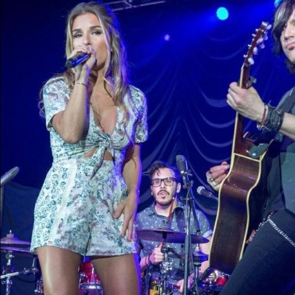 Jessie James Decker floral romper